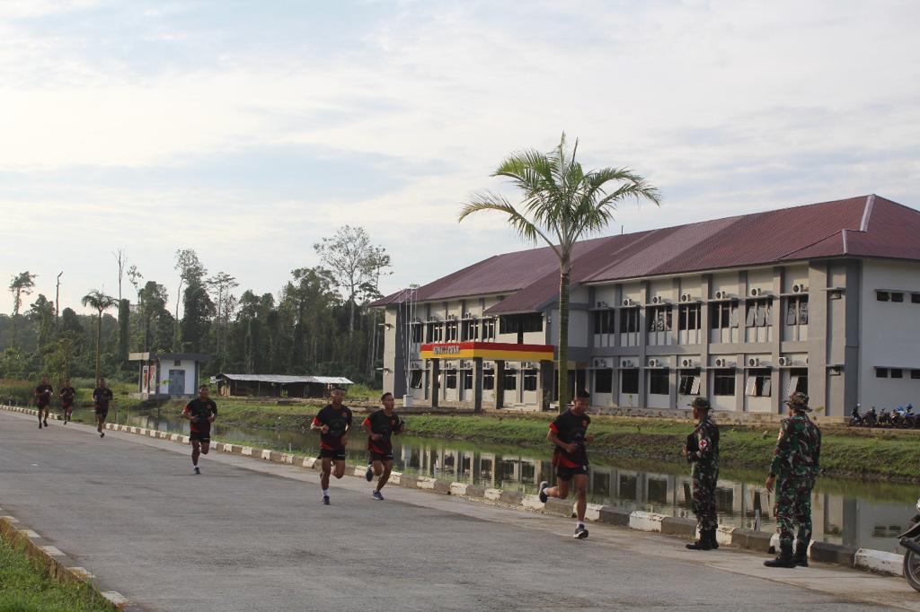 Prajurit Pasmar 3 Laksanakan Uji Nilai Perorangan Dasar Lari 3200 m