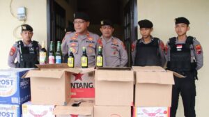 Imbas Dari Patroli Preventif Sat Samapta Polres Pekalongan, Ratusan Botol Miras Berbagai Merek Disita 2 IMG 20230201 174949