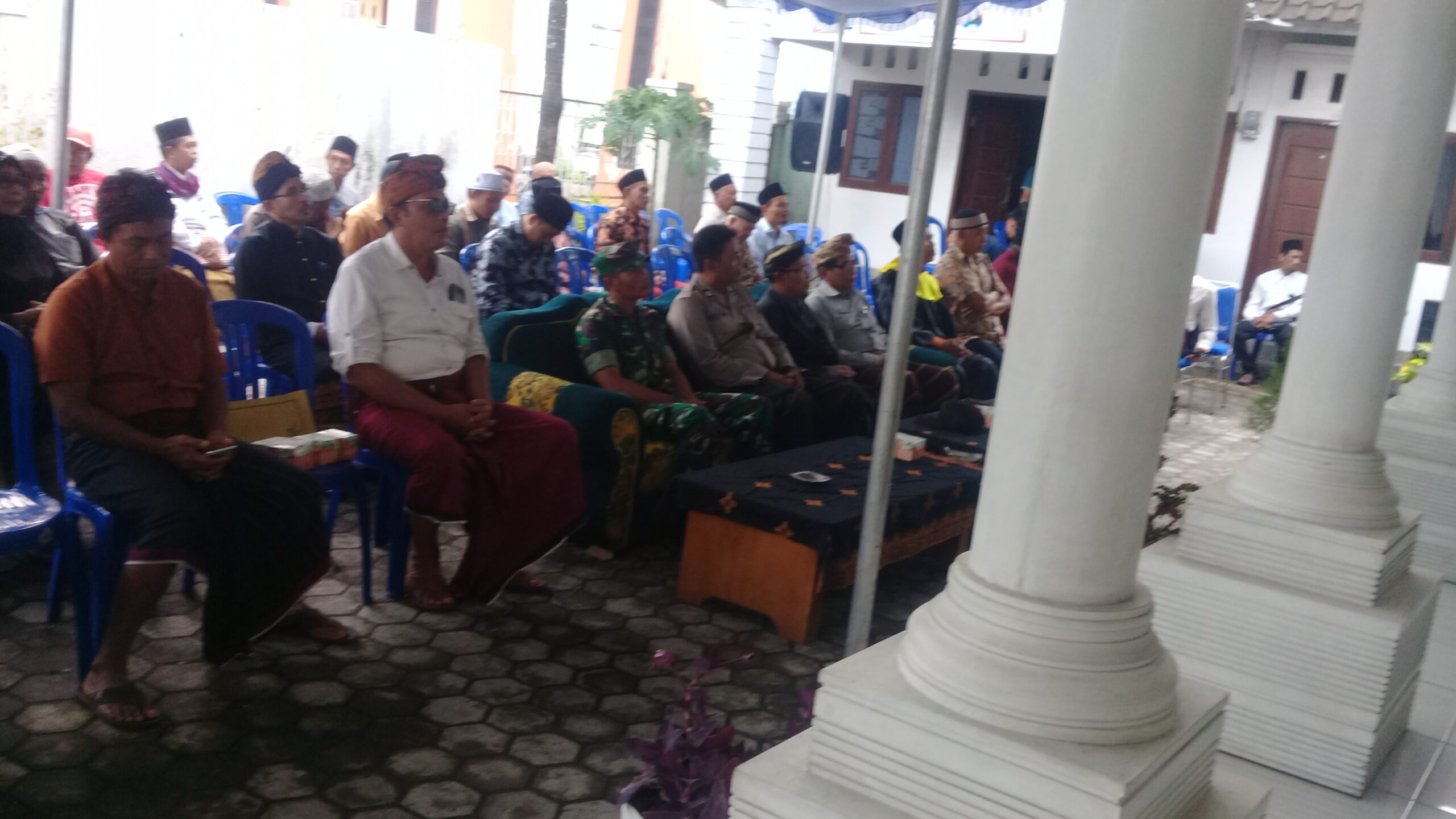 DUA PERANGKAT DESA DILANTIK, KADES LENEK LOTIM NTB INGATKAN LAKSANAKAN TUGAS SESUAI TUPOKSI. 3 PARA UNDANGAN ACARA PELANTIKAN KADUS LENEK LOTIM NTB scaled
