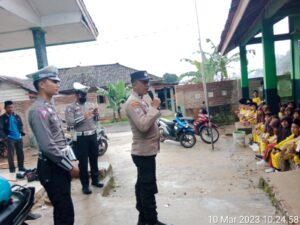 Satlantas Polres Tanggamus Gelar Sosialisasi di MI Mathlaul Anwar Pekon Sinar Betung 2 IMG 20230310 WA0123