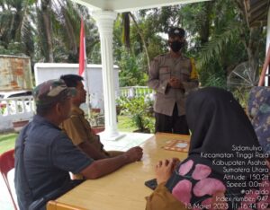 Bhabinkamtibmas Polsek Prapat Janji Door to Door Sambang Desa 2 » IMG 20230314 WA0029