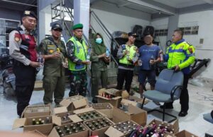 Polres Kudus Gelar Ops Pekat di Malam Pertama Ramadan, Ratusan Botol Miras Disita 2 IMG 20230324 121851