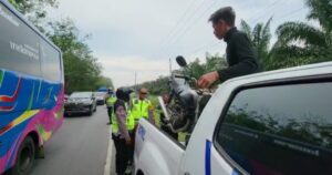 Peduli Masyarakat,Kapolres Asahan Sigap Bantu Kendaraan Yang Mogok. 2 IMG 20230426 WA0007