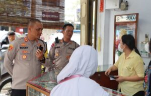 Kapolres Asahan Gelar "Jumat Curhat" Bersama Pedagang Tokoh Emas 2 IMG 20230428 WA0005 1