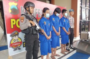 Tangkap Penjual Bahan Mercon Melalui COD, Polres Temanggung Sita 10,7 Kg Bahan Mercon 2 » IMG 20230402 172554