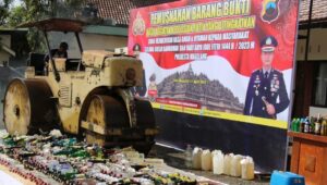 Polresta Magelang Musnahkan Barang Bukti Ribuan Botol Miras dan Ratusan Knalpot Brong 3 IMG 20230417 155527
