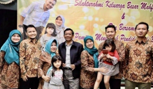 Tokoh Indonesia, CERDAS : Masyarakat Indonesia Sangat Memperhatikan Ulama/Kiyai Indonesia ini… Siapa beliau? MAHFUDZ MD