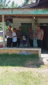 Perpanjang Tangan Melalui Jemari Sipope, Polsek Air Batu Berikan Bantuan Sembako 2 IMG 20230601 WA0042