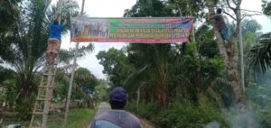 Warga Desa Rahuning, Pasang Spanduk Penolakan Judi dan Narkoba 2 » IMG 20230628 WA0051