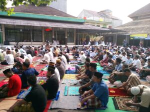 DPD GOLKAR JAKARTA UTARA LAKSANAKAN SHOLAT IED DAN POTONG HEWAN QURBAN 2 IMG 20230629 WA0044