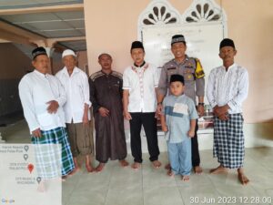 Bhabinkamtibmas Polsek Air Batu Jumat Curhat di Masjid Jabal Nur 2 » IMG 20230630 WA0124