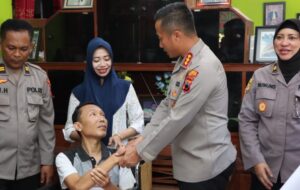 Kapolresta Magelang Anjangsana Kepada Anggota Yang Sakit Menahun 3 » IMG 20230613 163537