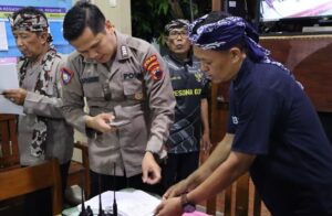 Warga Kelurahan Kauman Batang BerpartisiPos Satkamling Kelurahan Kauman Batang Raih Apresiasi dari Polda Jateng 2 IMG 20230613 164831