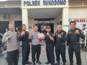 Senkom Kecamatan Sukodono Silaturahmi ke Mapolsek Sukodono dan Ucapkan Selamat Hari Bhayangkara ke-77 2 IMG 20230701 WA0985