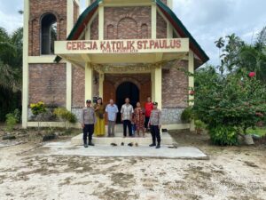 Ciptakan Keamanan Anggota Polsek Bandar Pulau Untuk Melaksanakan Pengamanan Ibadah Gereja 2 » IMG 20230702 WA0024