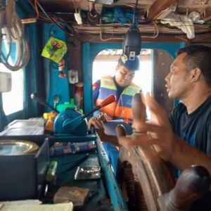Jaga Keamanan, Satpolairud Dialog Dengan Anggota Kapal 2 » IMG 20230706 WA0066 1