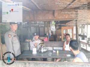 Polsek Simpang Empat Sambang Desa atau Door to Door System 2 IMG 20231008 WA0127