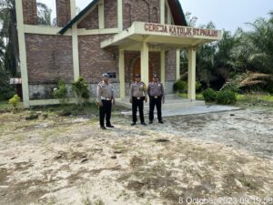 Polsek Bandar Pulau Berikan Pengamanan di 2 Gereja 2 IMG 20231008 WA0137