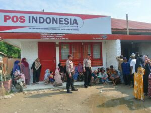 Personel Polsek Air Joman Laksanakan Pam Sekaligus Monitoring pada kegiatan penyaluran Bantuan Beras 2 IMG 20231009 WA0178