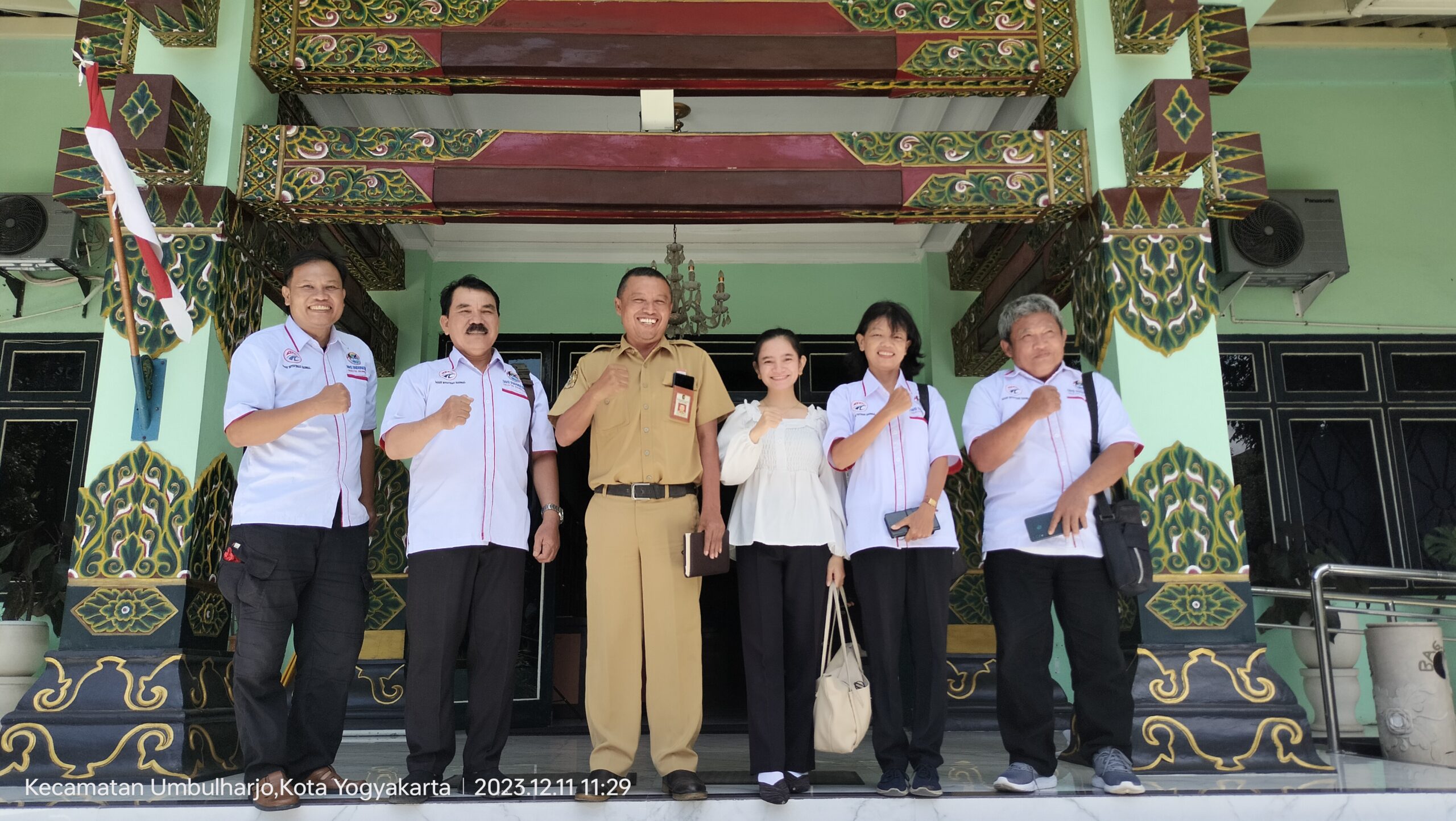 Pengurus IWOI Yogya bersama kepala Diskominfosan Kota Yogya