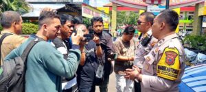 Petugas Bhabinkamtibmas Selamatkan 3 Nyawa dalam Kecelakaan Tunggal Pecah Ban Di Semarang 3 FB IMG 1714747816050