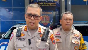 Petugas Bhabinkamtibmas Selamatkan 3 Nyawa dalam Kecelakaan Tunggal Pecah Ban Di Semarang 2 FB IMG 1714747819799