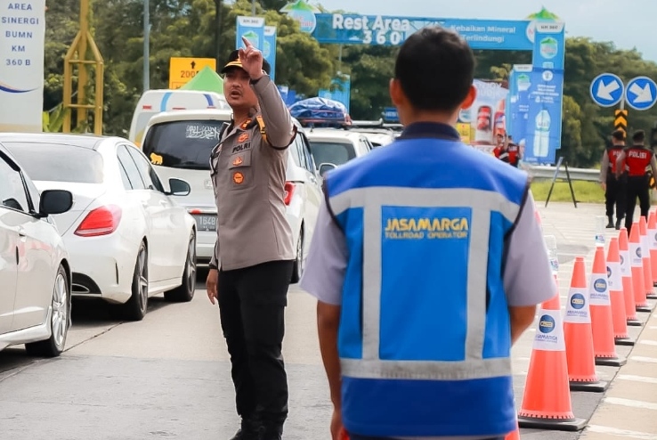 Arus Mudik dan Balik Lebaran 2025 di Batang RamaiLancar
