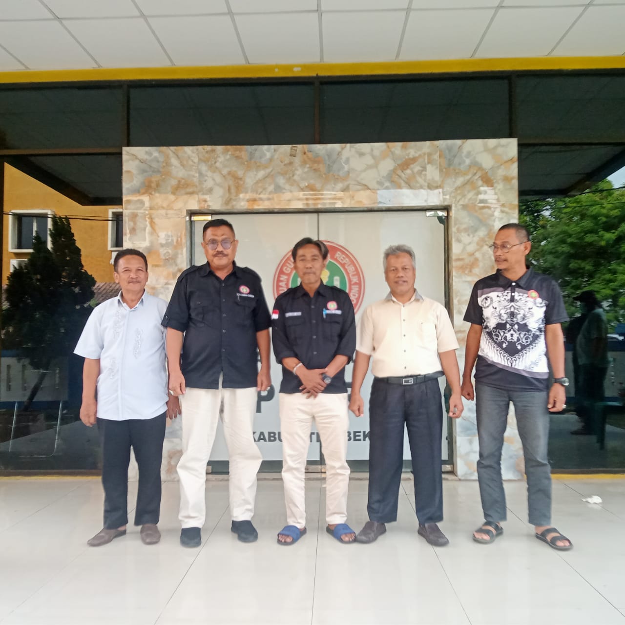 Kabupaten Bekasi : "Klarifikasi PGRI Kabupaten Bekasi Pungli Melalui Disdik Sesama Konferensi Pers, Dstnya" 3 bekasi III