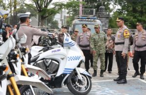 Polres Kendal Gelar Apel Pasukan Operasi Lilin Candi 2025, Siapkan Pengamanan Natal dan Tahun Baru 2 IMG 20251219 203753