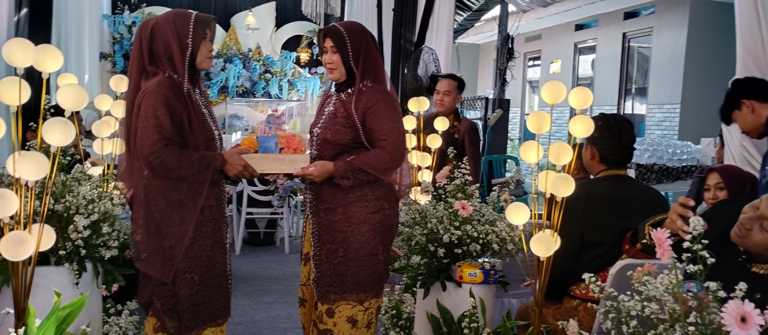 Kebahagiaan Kedua Guru Pendidik Mempelai Keluarga Satukan Rasa Menikah Dalam Akad Menjemput Keharmonisan Rukun Rumah Tangga "Ketaatan Bersama Habluminallah Wa' Habluminanass 4 IMG 20251225 083838 scaled