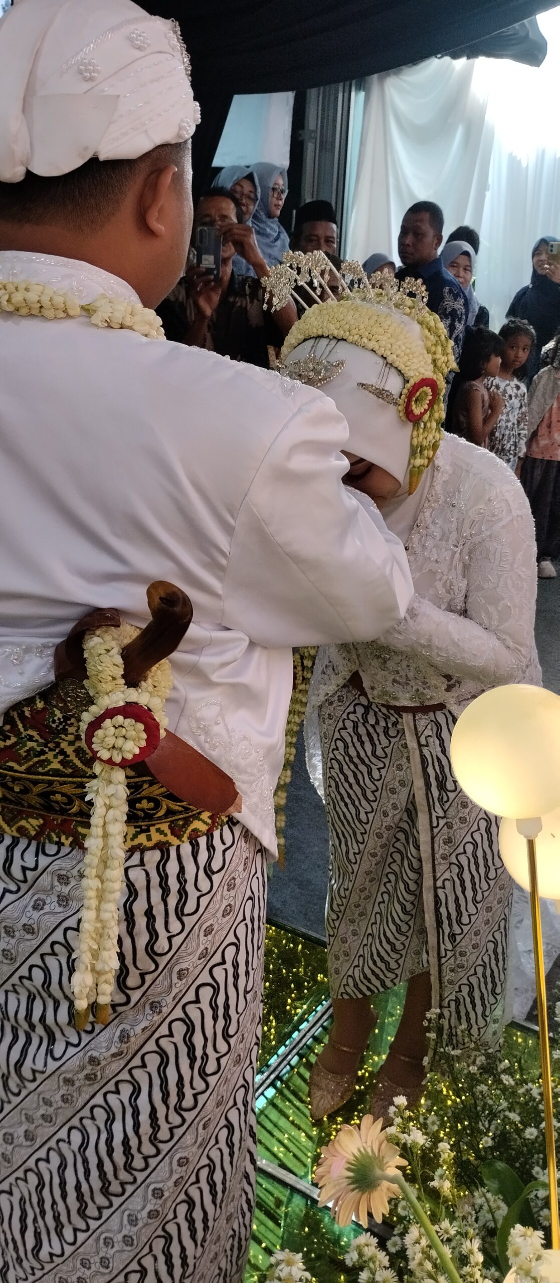 Kebahagiaan Kedua Guru Pendidik Mempelai Keluarga Satukan Rasa Menikah Dalam Akad Menjemput Keharmonisan Rukun Rumah Tangga "Ketaatan Bersama Habluminallah Wa' Habluminanass 2 IMG 20251225 092106 scaled