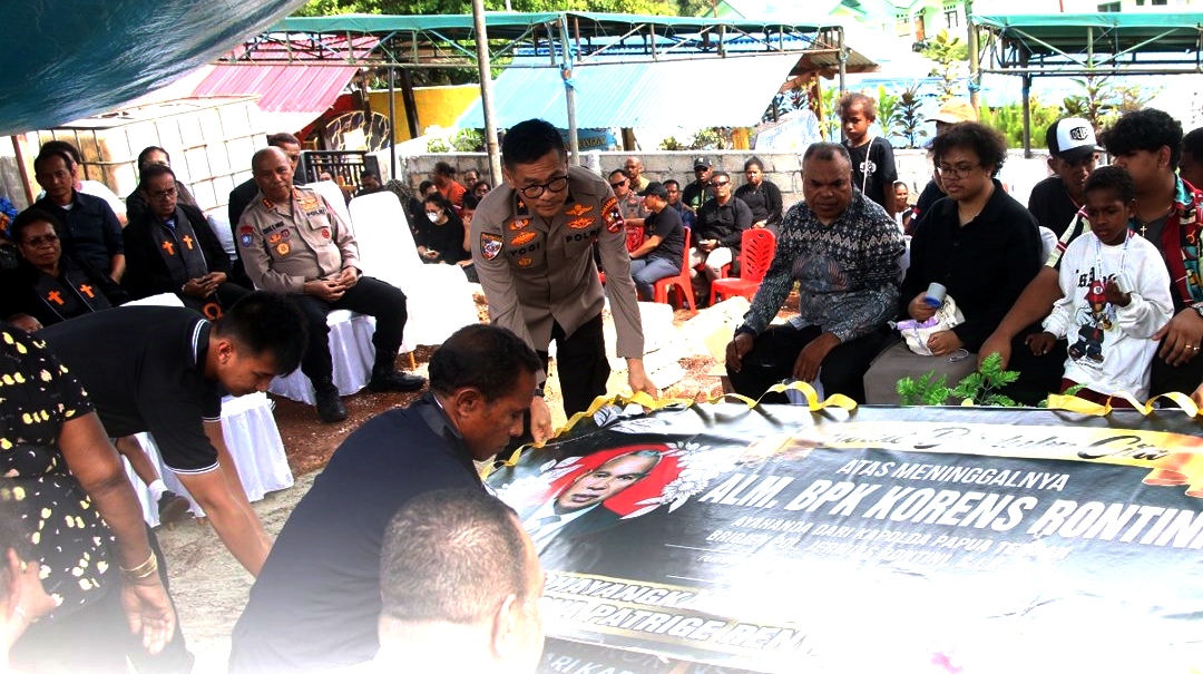 Kapolda Papua Tengah : Brigjen Pol. Jermias Rontini, S.I.K., M.Si., Berduka Atas Kepergian Ayahanda Almarhum Korens Rontini #Keharuan Menyelimuti di Kediaman 2 IMG 20260201 154435