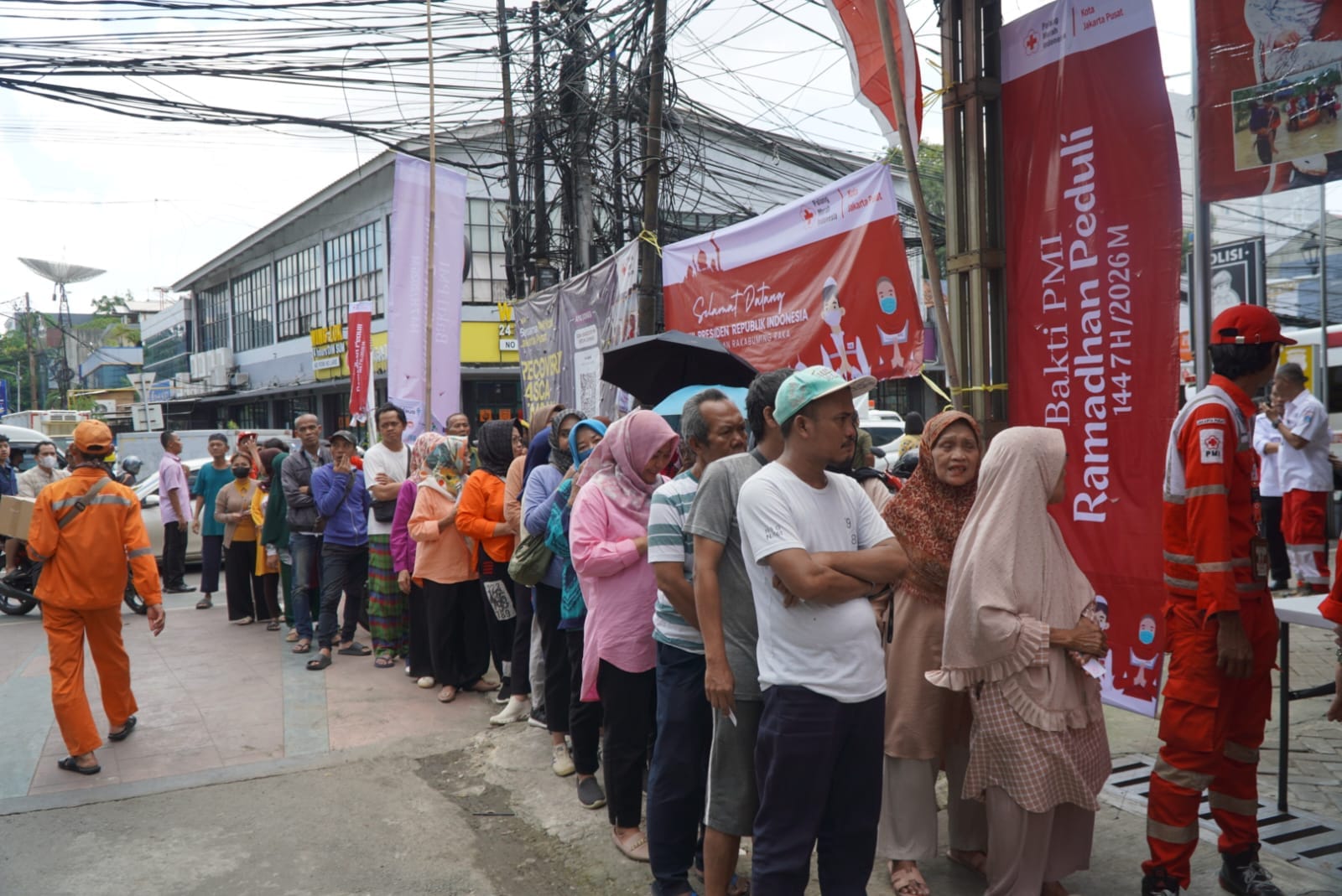 Wakil Presiden RI: Gibran Rakabuming Raka Langsung Menghaturkan Bantuan Sembako & Kerjasama Berkelanjutan Ke Markas PMI Kota Jakarta Pusat 4 IMG 20260313 WA0009