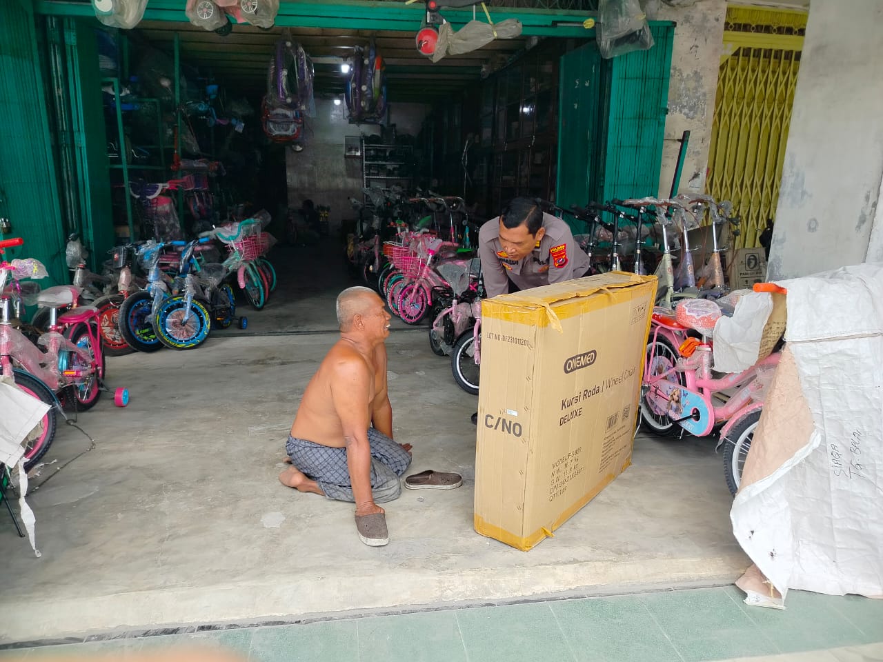 Wujudkan Kepedulian, Kapolres Tanjung Balai Berikan Kursi Roda untuk Warga Disabilitas 2 IMG 20260429 WA0091