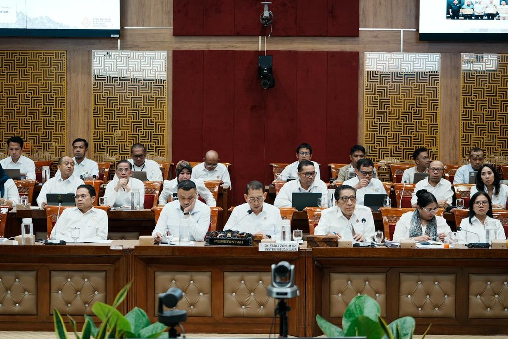 Abang Fadli Zon: Dari Kementerian Kebudayaan Pimpin Rapat di Komisi X DPR RI Bahas Penyelamatan Anggaran Kebudayaan 2026 2 abang fadli zon 2 mas