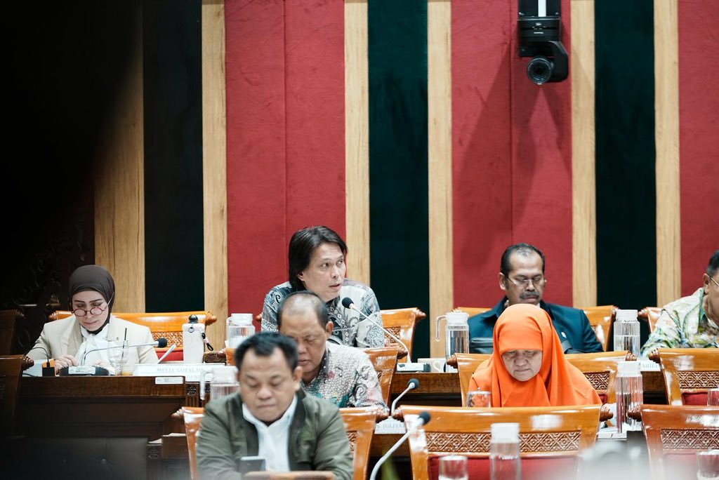 Abang Fadli Zon: Dari Kementerian Kebudayaan Pimpin Rapat di Komisi X DPR RI Bahas Penyelamatan Anggaran Kebudayaan 2026 3 abang fadli zon 3
