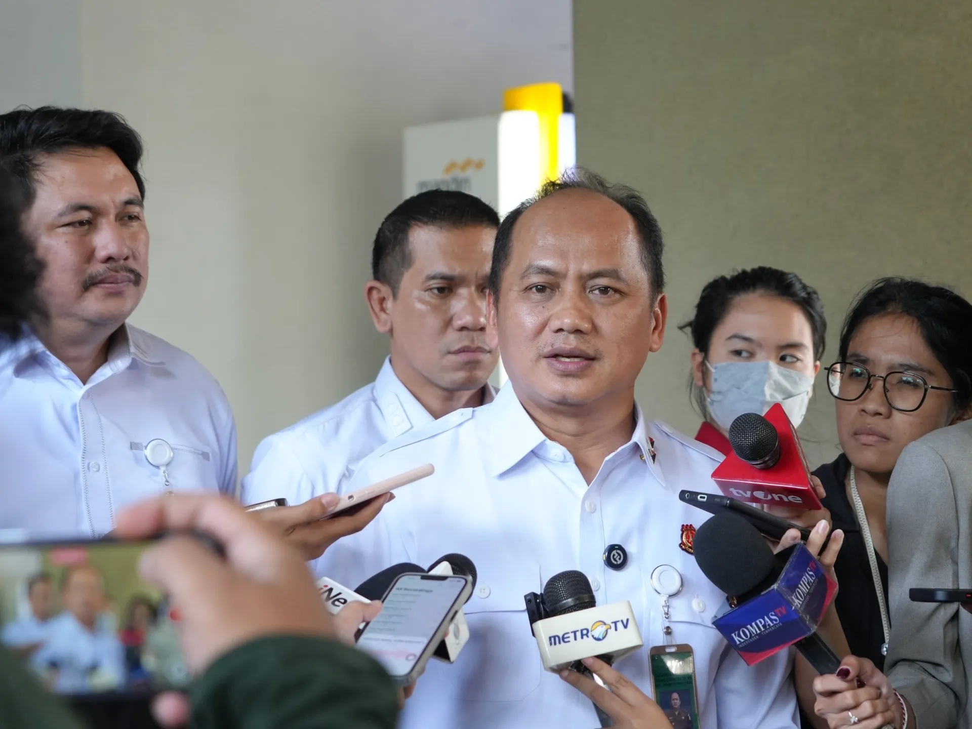 SIRI Kejaksaan Agung RI - Menangkap DPO A M', Pada Keseluruhan Lini Pelayanan Publik Bersikap Kinerja BENAR 2 kejaksaan 4