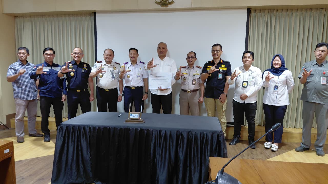 Sukindar Ketua YLKAI DPC Kota Semarang Sekaligus Waketum DPP FERADI WPI Hadiri Penandatanganan Standar Pelayanan Terminal Penumpang Pelindo Tanjung Emas 2 IMG 20260713 WA0273
