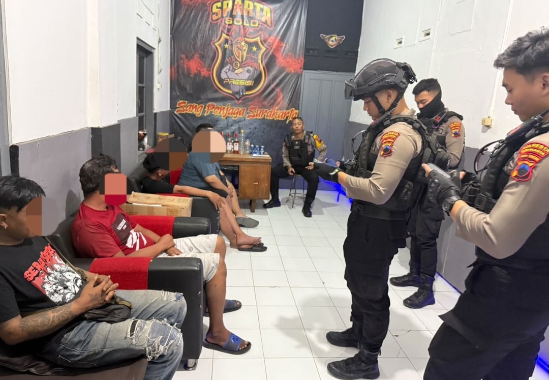 Bhabinkamtibmas Polsek Kota Kisaran Monitoring Program Pin Polio Untuk Balita