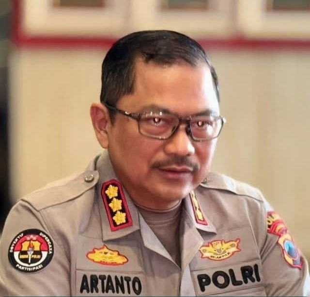 Babinsa bersama SPPG Distribusikan Makanan Bergizi Ke Ribuan Pelajar Pebayuran