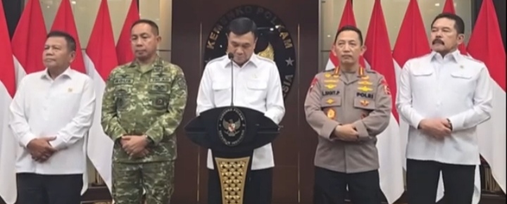 MENKO POLKAM : TEGASKAN AKSI DEMOKRASI HARUS TETAP DAMAI, PUBLIK DORONG PENEGAKAN HUKUM YANG ADIL 2 IMG 20260806 WA0032