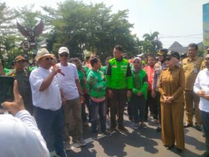 Aksi Damai Peternak Kendal Bagi 15 Ribu Ayam Gratis Sukses Kondusif, Kapolres dan Dandim Turun Langsung Lapangan 2 IMG 20260810 WA0140