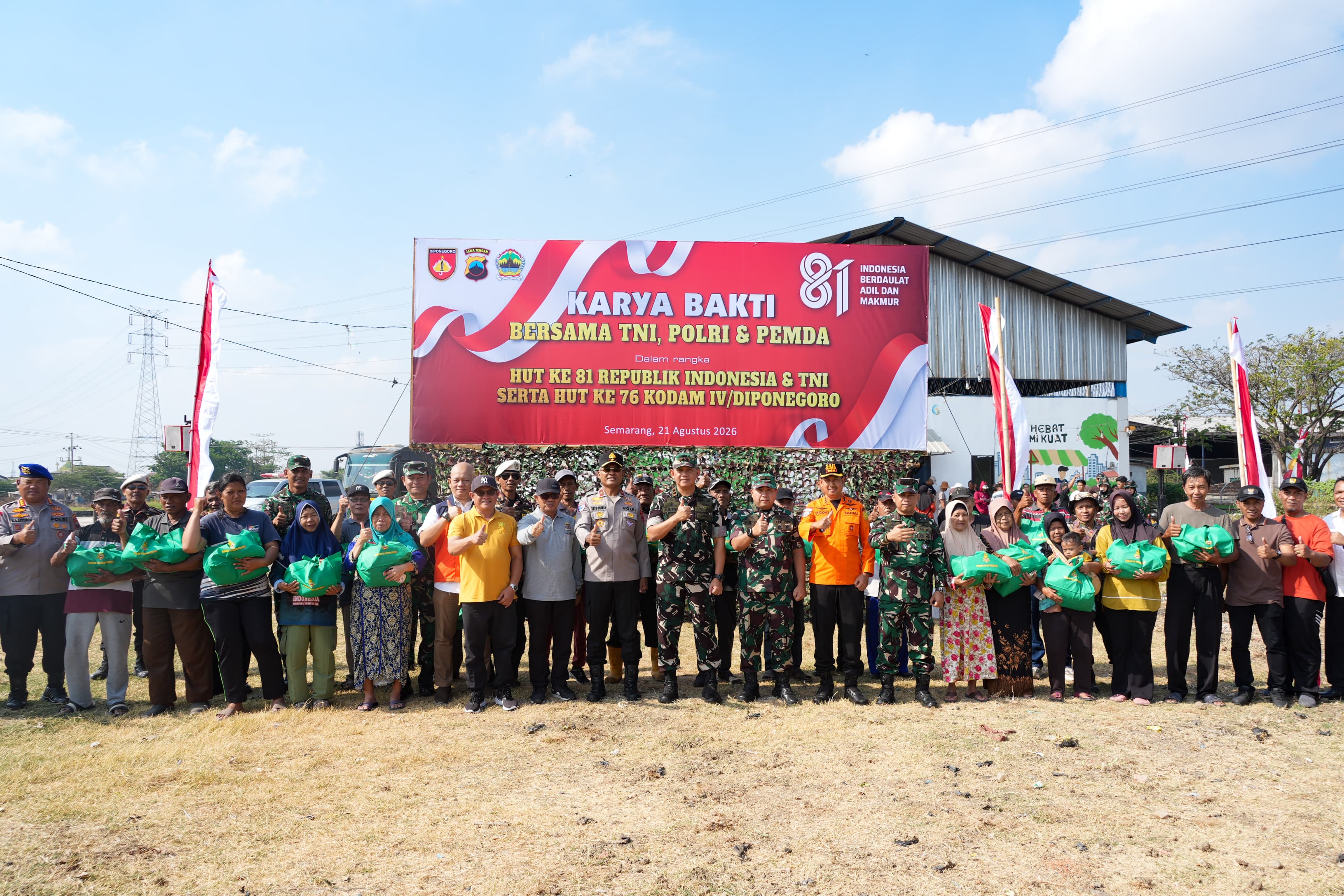 Pangdam IV/Diponegoro Pimpin Karya Bakti di Kali Banger, Turun Langsung Bersama Warga Bersihkan Lingkungan 2 IMG 20260821 WA0081