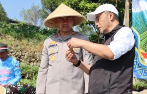 Dukung Swasembada Pangan Nasional, Kapolres Temanggung Pimpin Tanam Bawang Putih Serentak di Kledung 3 IMG 20260819 105954