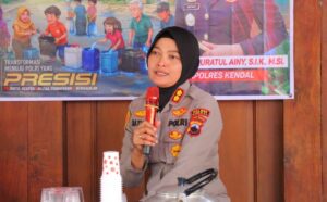 Peduli Kebutuhan Warga, Kapolres Kendal Salurkan 10.000 Liter Air Bersih dan Sembako di Desa Sidomakmur 3 IMG 20260820 095438