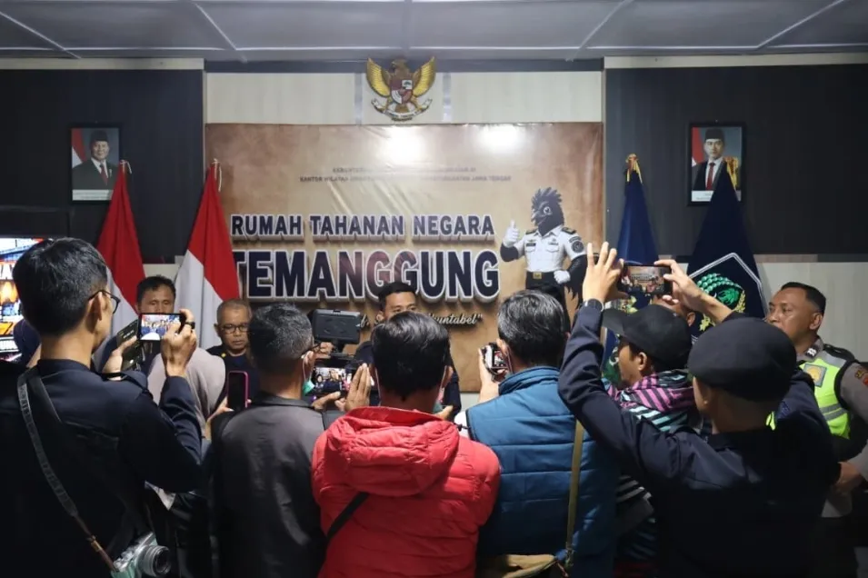 Sinergi APH Temanggung Gelar Razia Malam dan Tes Urine Dadakan di Rutan Kelas IIB 2